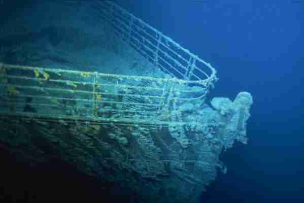 Dive to the wreckage of the Titanic in 2021 as a 'citizen scientist'